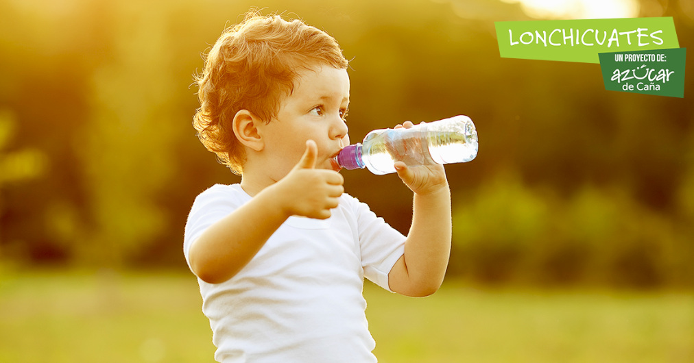 Imagen de portada Lonchicuates - ¿Qué cantidad de agua deben beber los niños?
