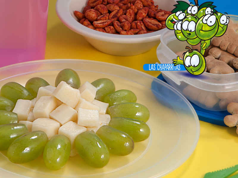 Imagen lonchicuates receta - Cuadritos de queso con uvas...